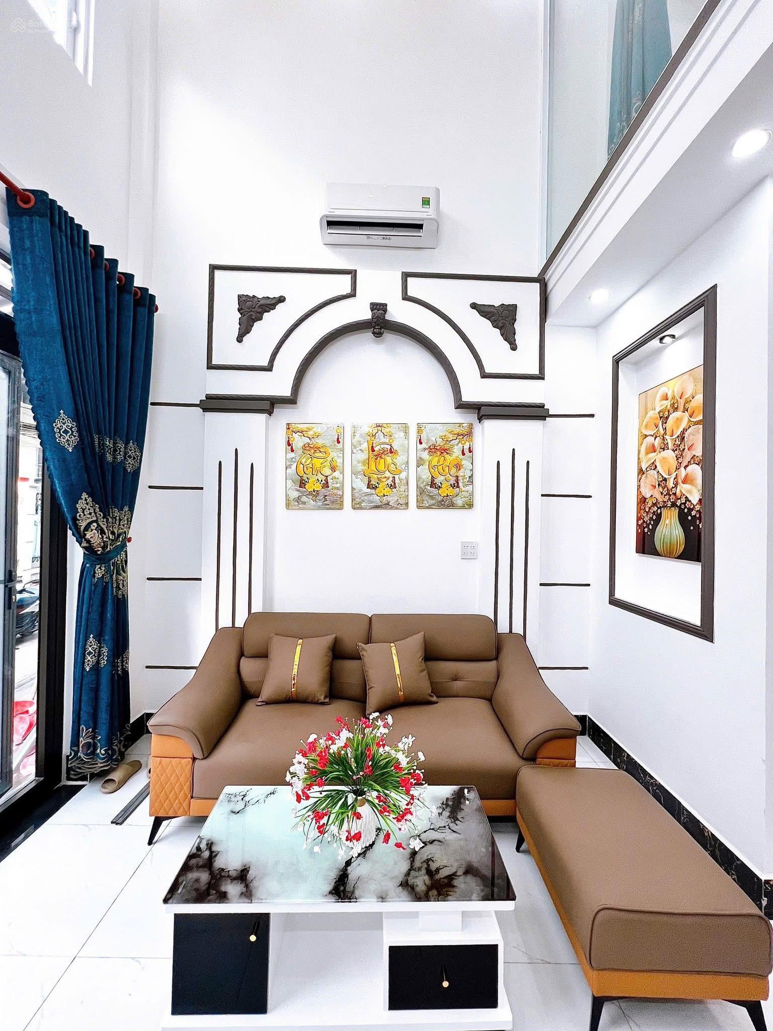 Nhà trệt lửng lầu ngay trung tâm vị trí đẹp, cách 500m đầy đủ tiện ích - giá tốt Nhà trệt lửng lầu ngay trung tâm vị trí đẹp, cách 500m đầy đủ tiện ích - giá tốt