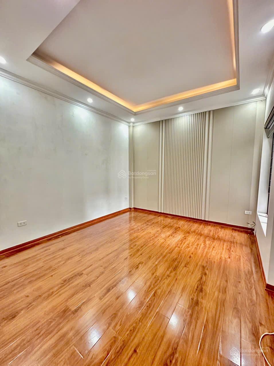 Bán nhà 5 tầng phố Hoa Lâm - Long Biên oto gần , sau BigC tiện di chuyển,gần phố giá chỉ hơn 7 tỷ