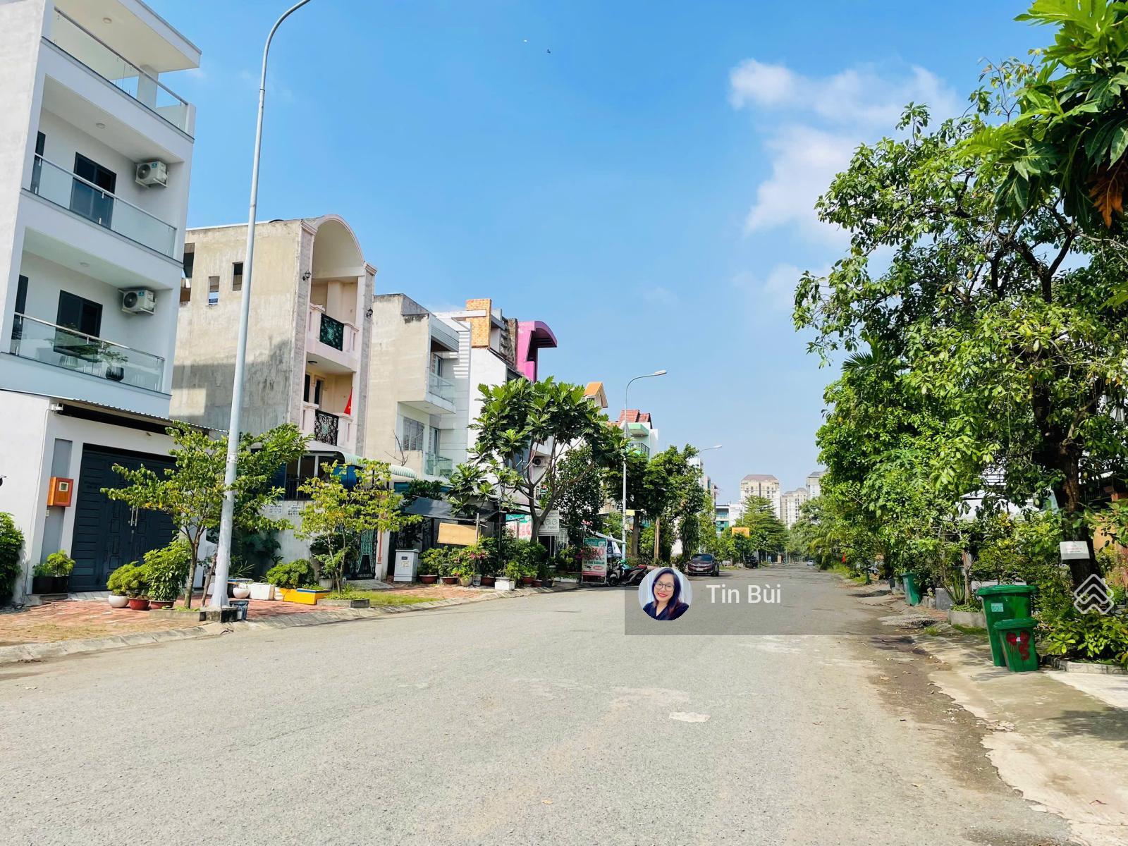 01 lô rẻ nhất đường D5 - 1 trục thẳng Liên Phường 25m - 90m2 - 12 tỷ. Cách Global City 200m