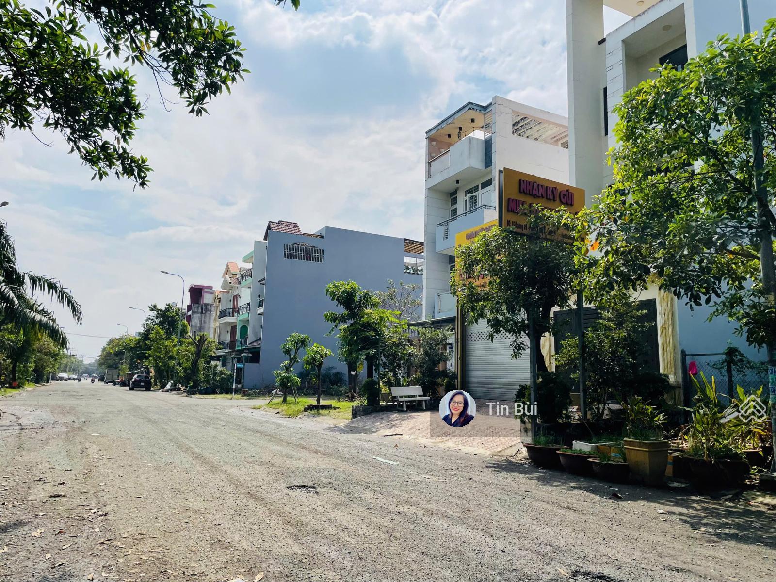 01 lô rẻ nhất đường D5 - 1 trục thẳng Liên Phường 25m - 90m2 - 12 tỷ. Cách Global City 200m