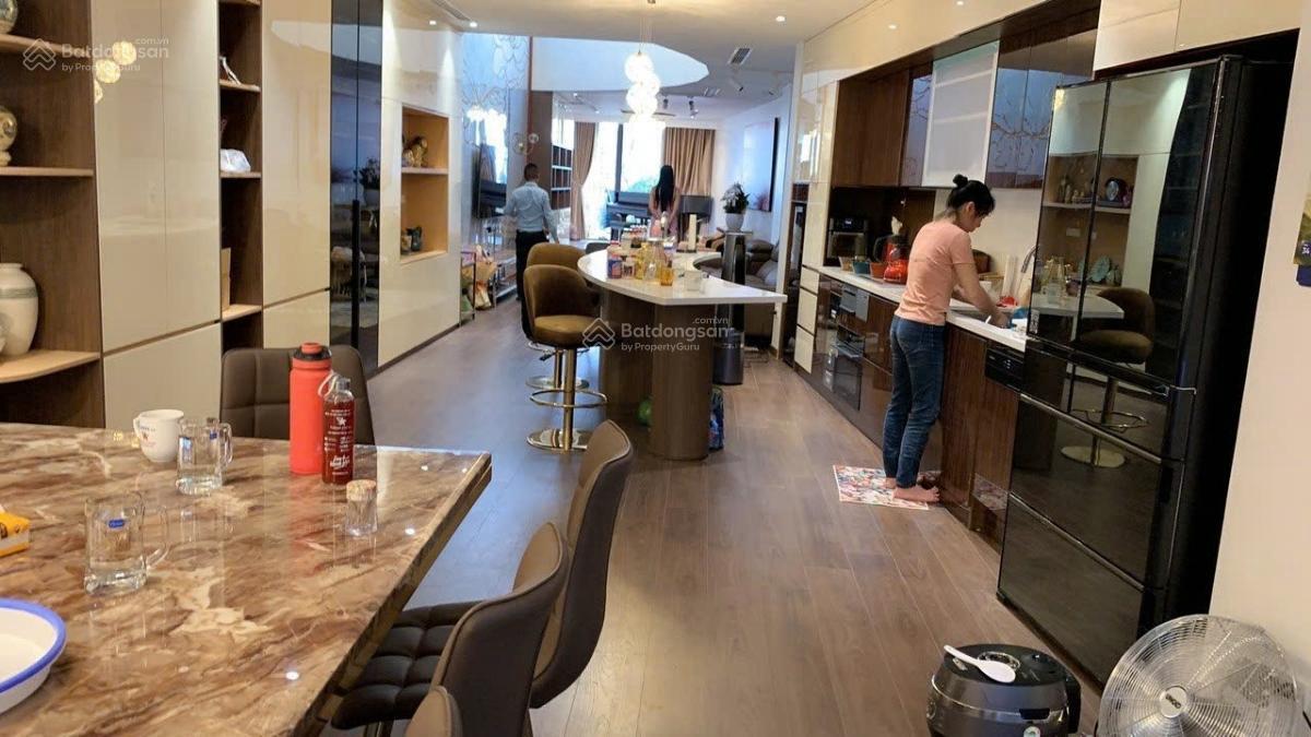 Toà khách sạn Moonlight mặt phố Yên Hoa - view bao trọn Hồ Tây - doanh thu ~ 600 triệu/ tháng