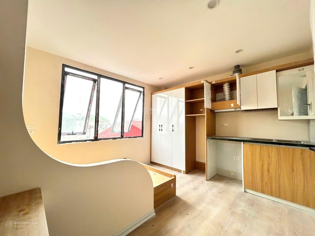 BÁN NHÀ LÊ VĂN HIẾN (HV TÀI CHÍNH). 50 M2, 6 T, T.MÁY, VỈA HÈ ÔTÔ TRÁNH KINH DOANH . GIÁ 15.5 TỶ