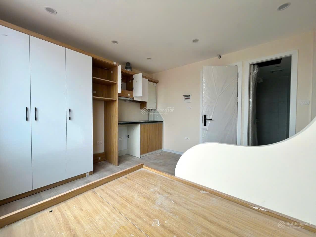 BÁN NHÀ LÊ VĂN HIẾN (HV TÀI CHÍNH). 50 M2, 6 T, T.MÁY, VỈA HÈ ÔTÔ TRÁNH KINH DOANH . GIÁ 15.5 TỶ