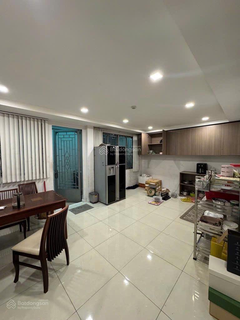 Có thang máy! Nhà đẹp MTNB đường 14m khu Tên Lửa 6 x 16,5m, 4 tầng, sát công viên, gần CV Phú Lâm Có thang máy! Nhà đẹp MTNB đường 14m khu Tên Lửa 6 x 16,5m, 4 tầng, sát công viên, gần CV Phú Lâm