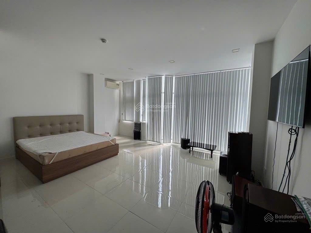 Có thang máy! Nhà đẹp MTNB đường 14m khu Tên Lửa 6 x 16,5m, 4 tầng, sát công viên, gần CV Phú Lâm Có thang máy! Nhà đẹp MTNB đường 14m khu Tên Lửa 6 x 16,5m, 4 tầng, sát công viên, gần CV Phú Lâm