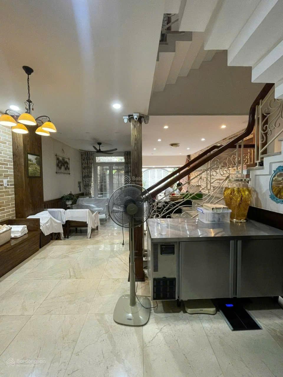 (HIẾM NGANG 6M) Bán tòa nhà đẹp 4 tầng đường C1 Tân Bình (90m2) DTSàn 314m2 - Lối kiến trúc cổ điển