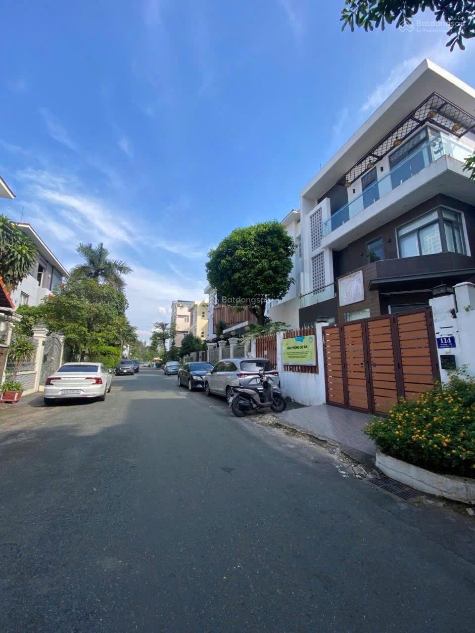 Siêu VIP!! Biệt thự Phú Mỹ Hưng - Quận 7 - DT 10x20m - 3 tầng - Giá bán 52 tỷ