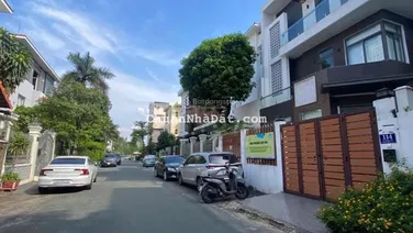 Siêu VIP!! Biệt thự Phú Mỹ Hưng - Quận 7 - DT 10x20m - 3 tầng - Giá bán 52 tỷ