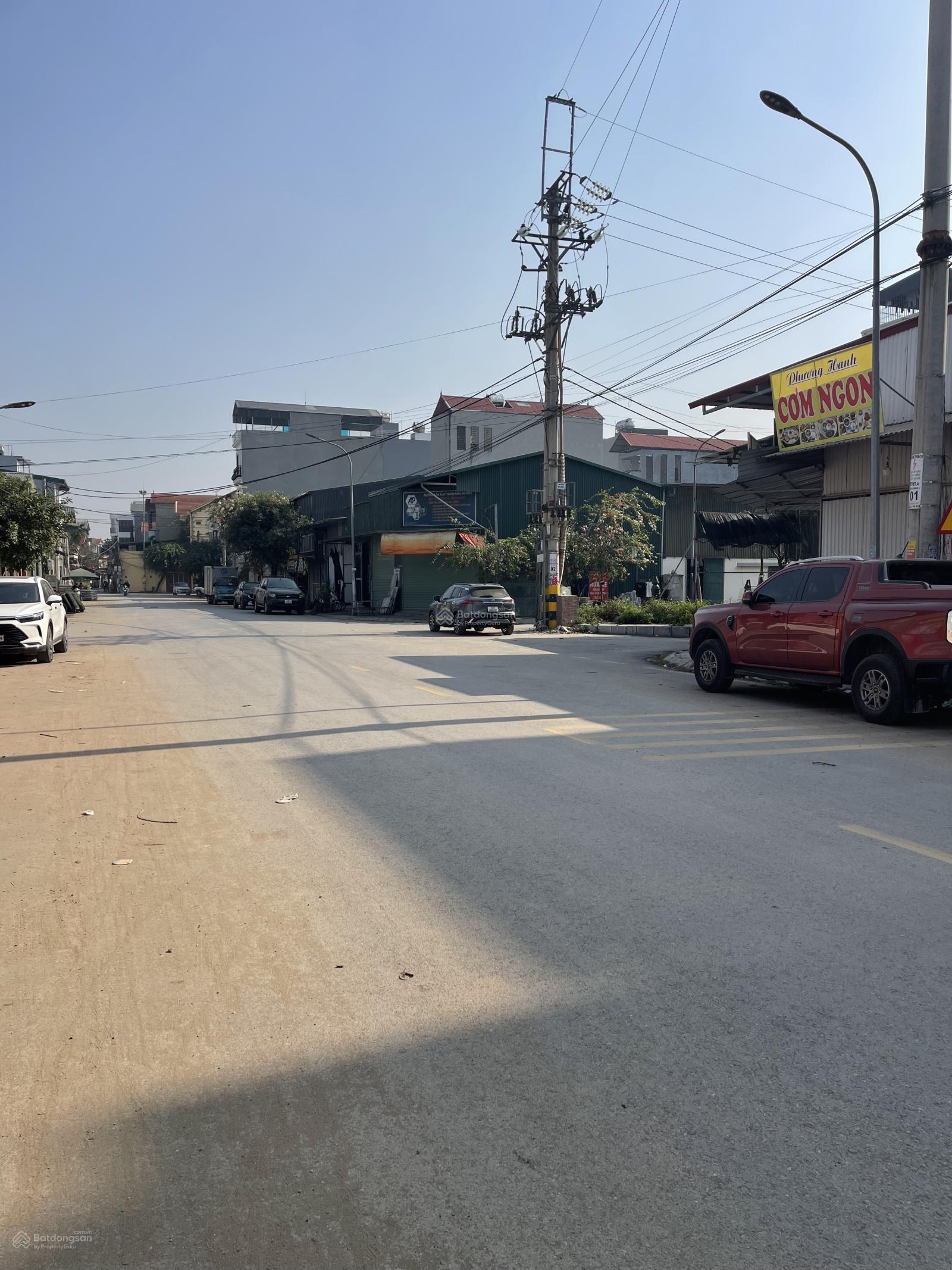 Bán lô đất 60m2 trục chính đấu giá X1 Đông La mặt đường rộng 18m. Lh 0983 477 ***