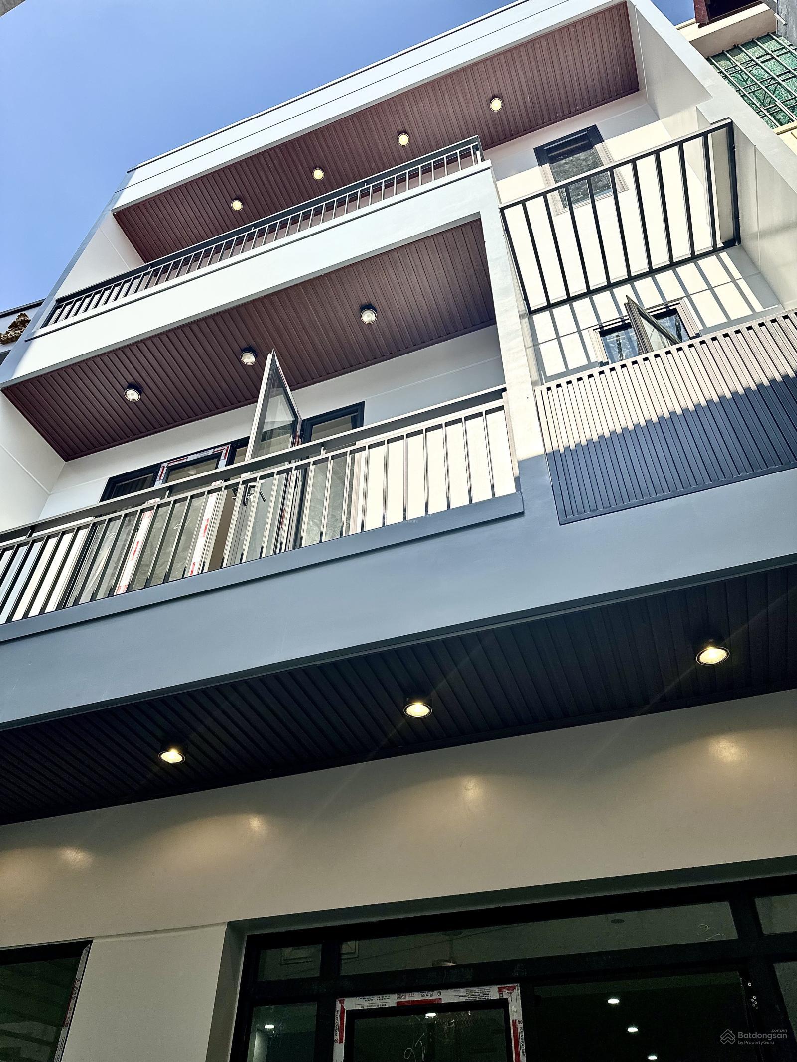 Nhà 4 tầng diện tích 100m2 xây mới phố Hoàng Minh Thảo - Ô tô đỗ sát nhà - Full nội thất