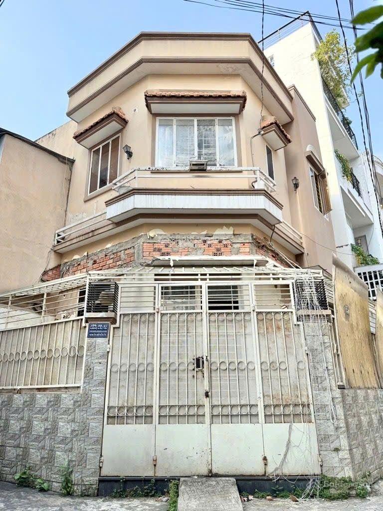 PHÚ NHUẬN PHAN ĐÌNH PHÙNG NGANG 4.3M LÔ GÓC DT 42M GIÁ 6.45 TỶ