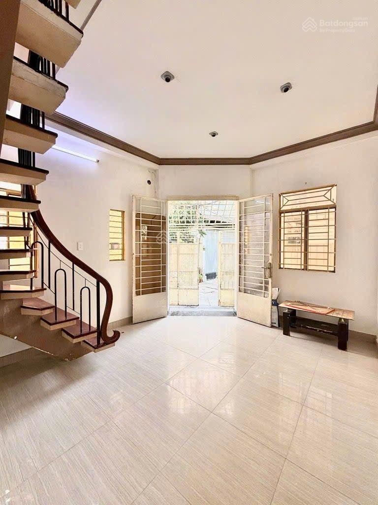 PHÚ NHUẬN PHAN ĐÌNH PHÙNG NGANG 4.3M LÔ GÓC DT 42M GIÁ 6.45 TỶ