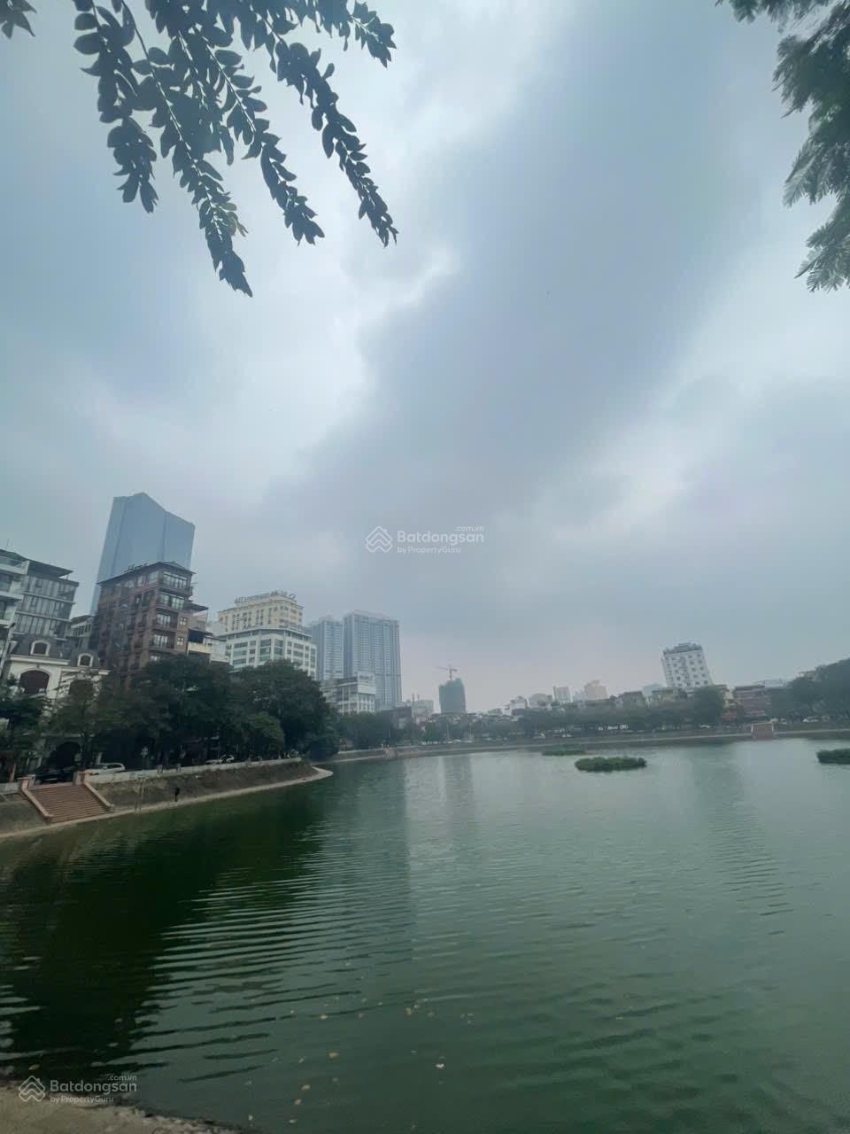 Chủ nhà gửi bán nhà Mặt Hồ Phạm Huy Thông:55m2,5 tầng,mt:10m.Giá:38tỷ.LH:0888 999 ***