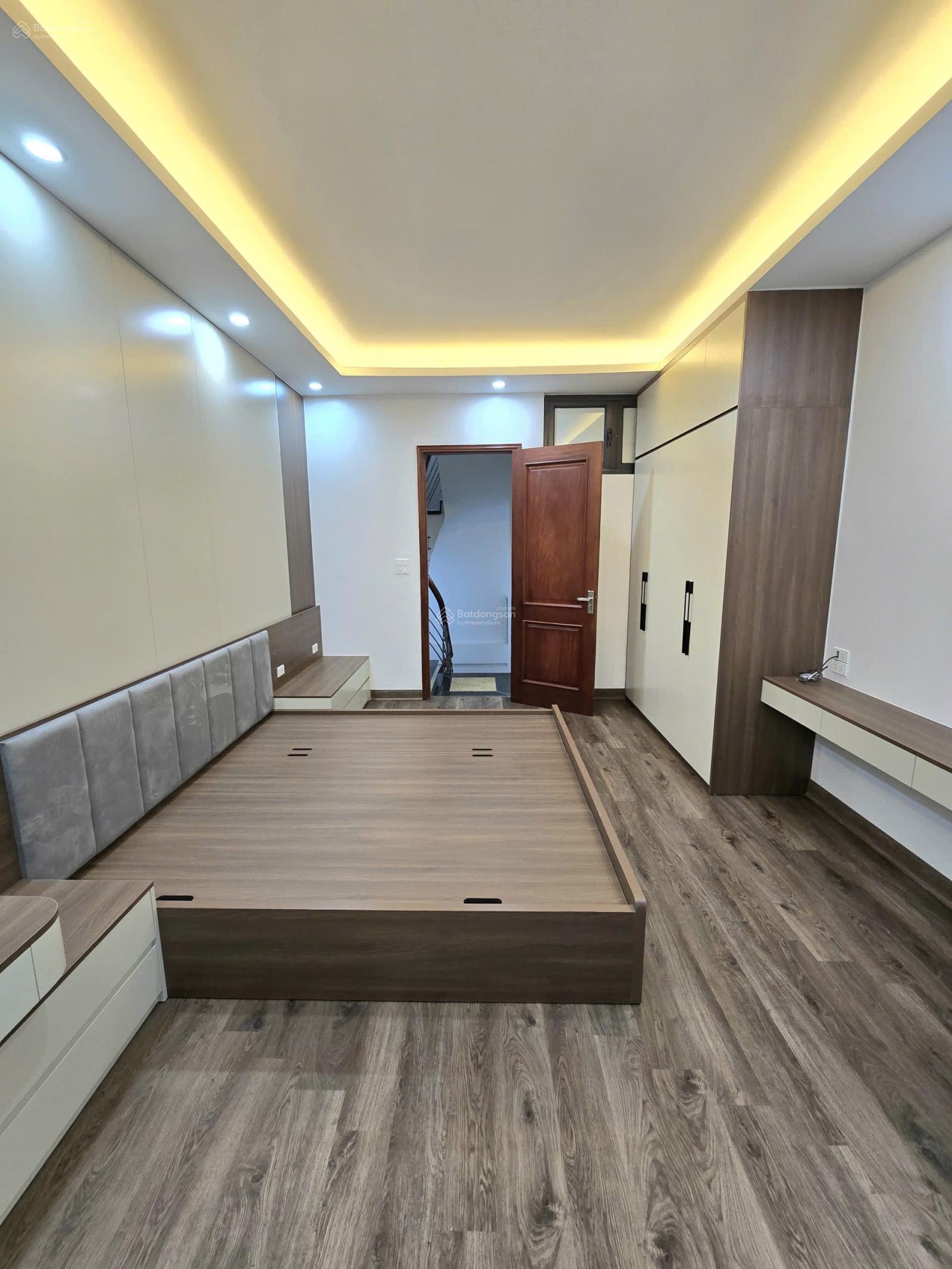 Nhà 5 tầng hồ Tùng Mậu 30m sổ đẹp nội thất đẹp