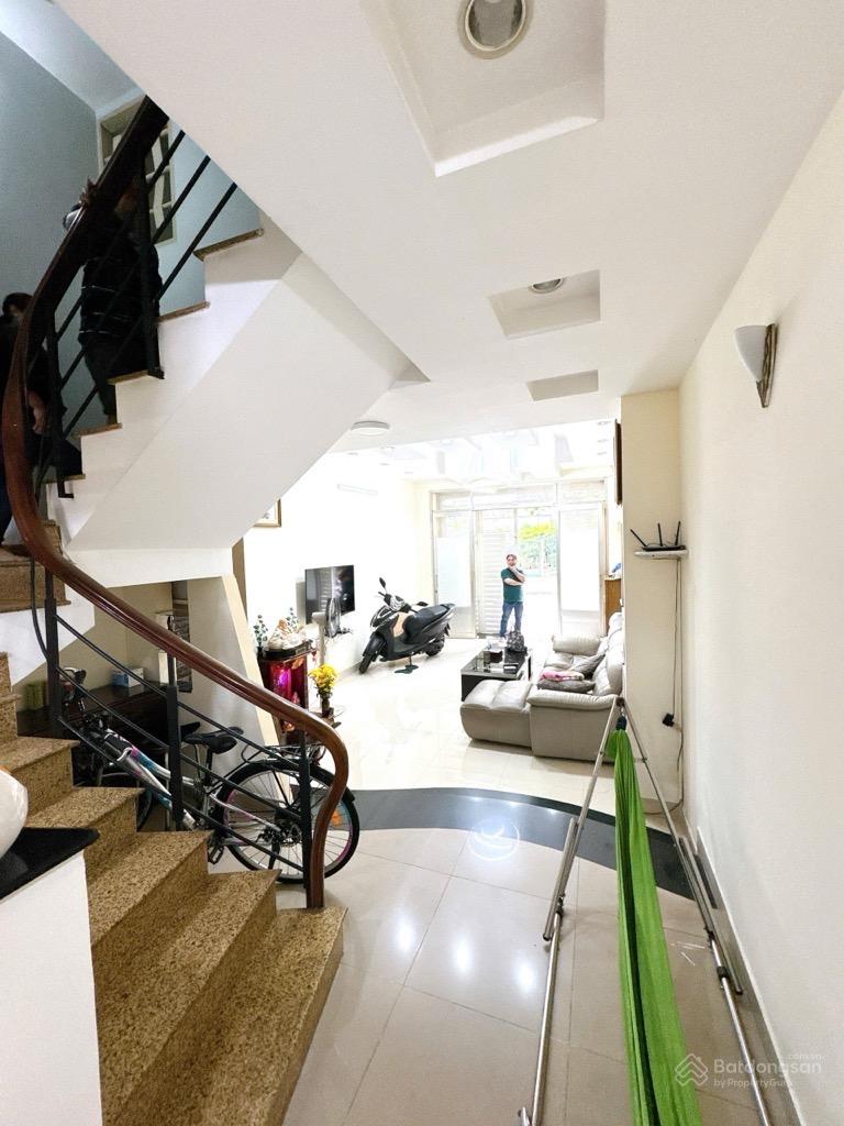 CÁCH MẠNG THÁNG 8 - KHU VỰC HIẾM HẺM RỘNG XE HƠI ĐỖ CỬA - 68 M2 - 3 TÂNG - 6 PN - 9.65 TỶ ,