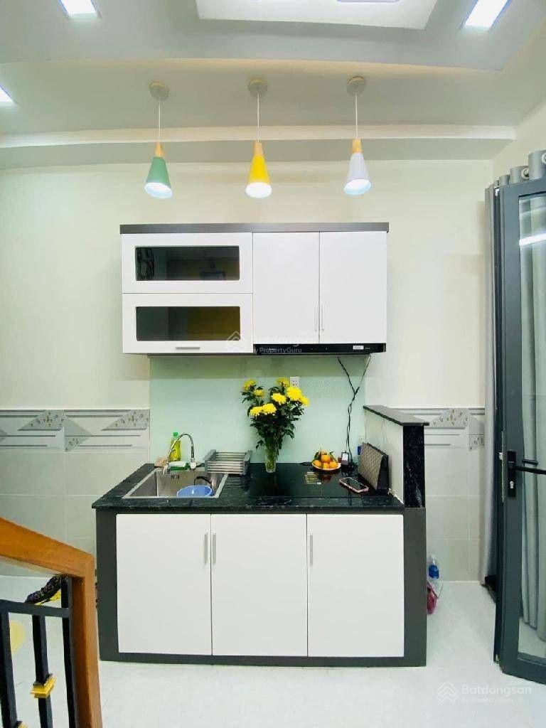 Nhà mới ở ngay cách MT 100m - 2 tầng kiên cố - vuông A4 - tặng toàn bộ nội thất - nhỉnh 1 tỷ