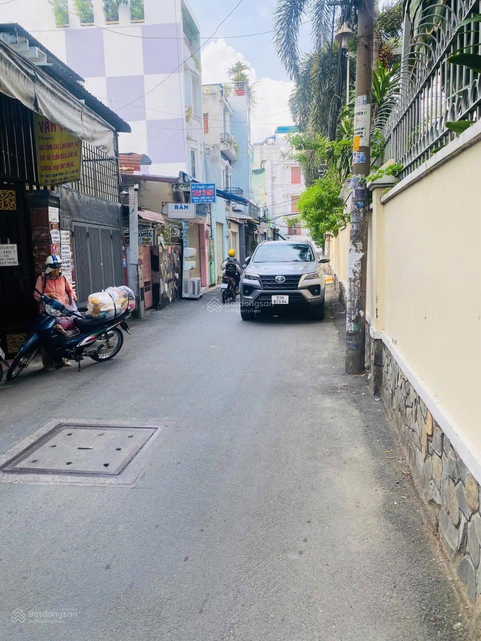 dòng tiền cho thuê 50 triệu/ tháng- nhà rộng ngang 5 - tổng 10 phòng - hẻm xe tải thông- 4 tầng