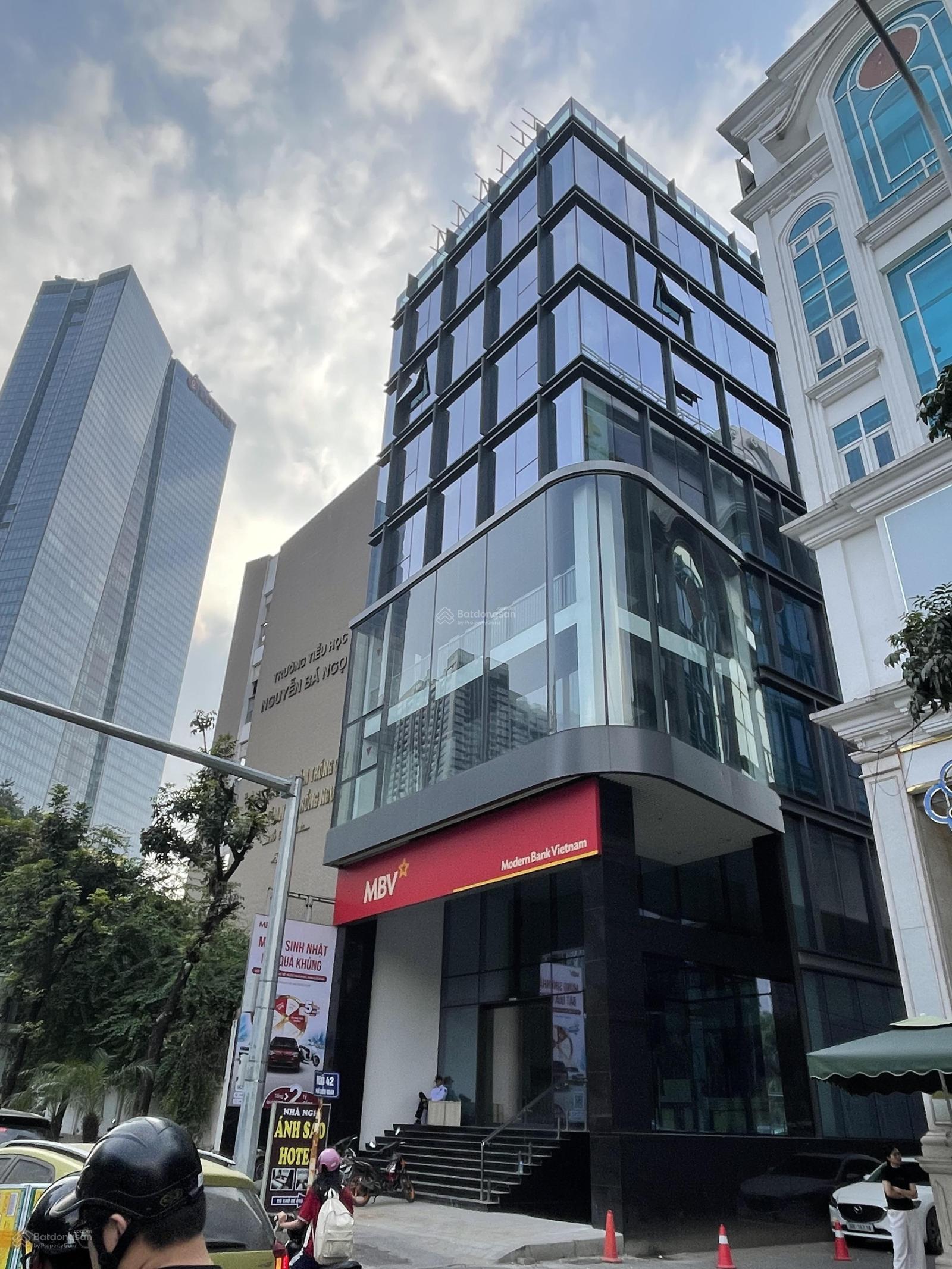 Bán gấp nhà mặt phố Xuân La, Căn Góc 2 mặt phố vỉa hè ngay ngoại giao đoàn,100tr/th 146m2 9mt 65 tỷ