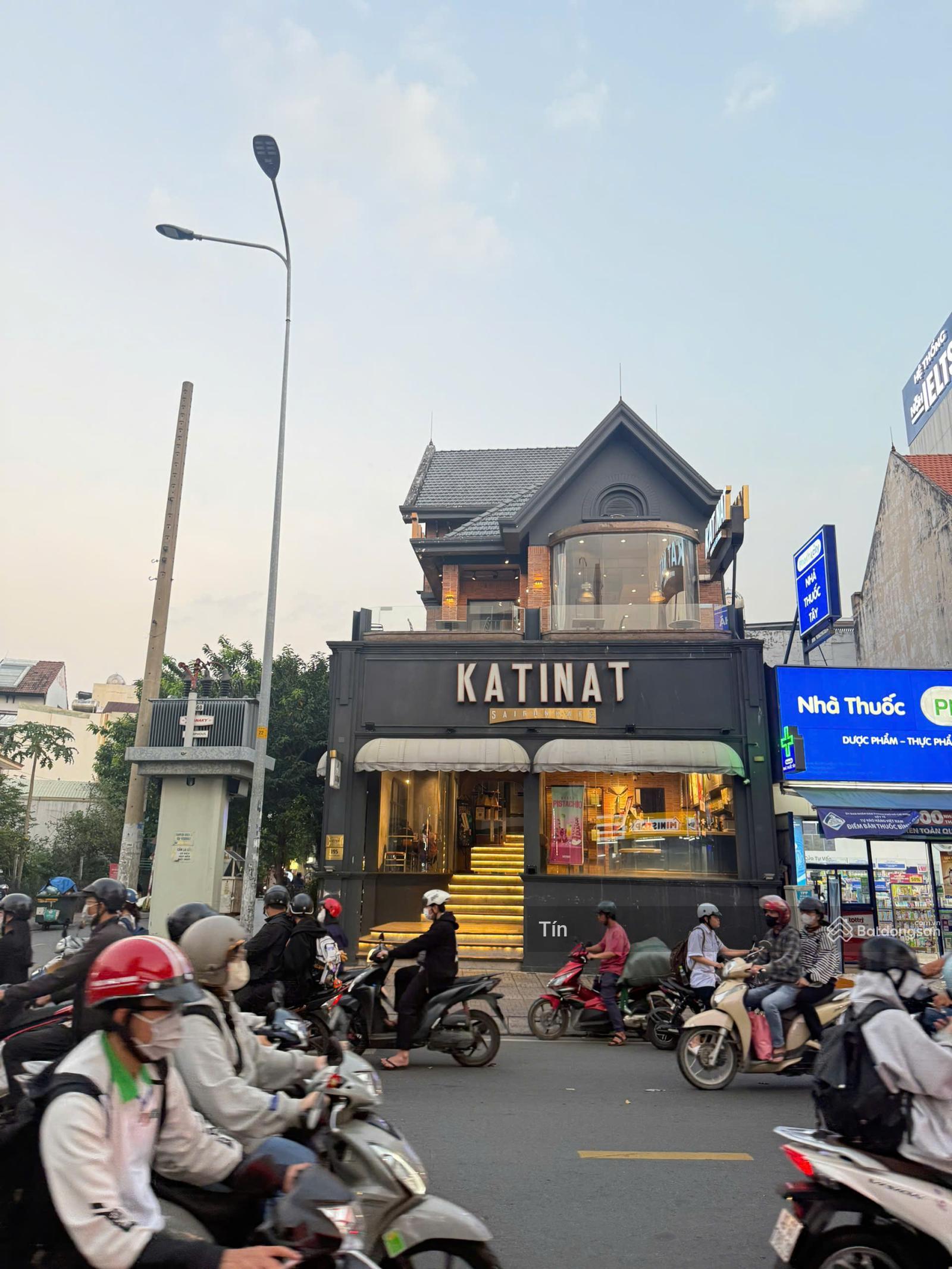 Siêu Hot ! Bán nhà 2 MT đường Tân Sơn Nhì Quận Tân Phú, DT:10x20m-5 Tầng-Hdt 200tr/tháng Giá 49 Tỷ