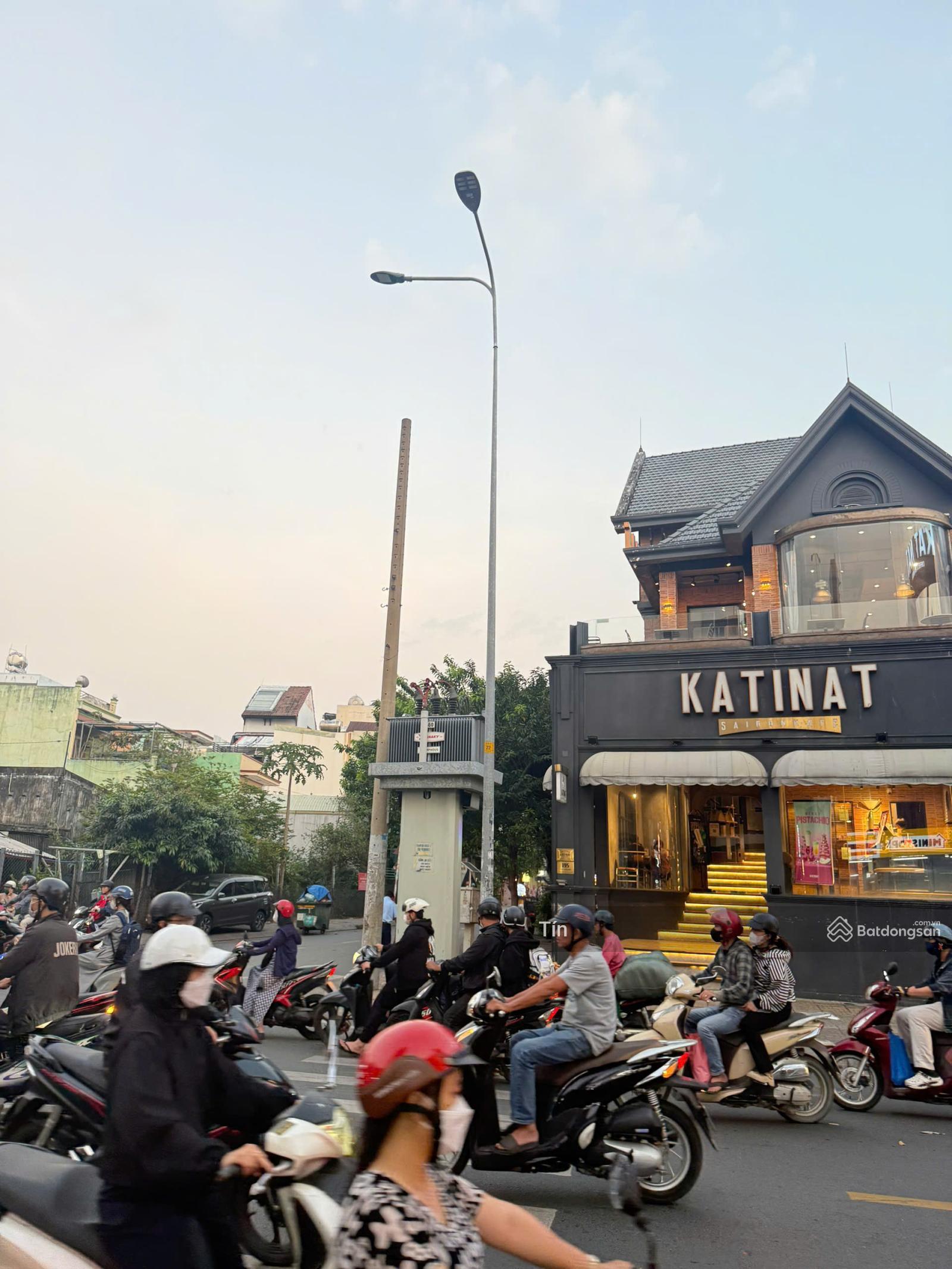 Siêu Hot ! Bán nhà 2 MT đường Tân Sơn Nhì Quận Tân Phú, DT:10x20m-5 Tầng-Hdt 200tr/tháng Giá 49 Tỷ