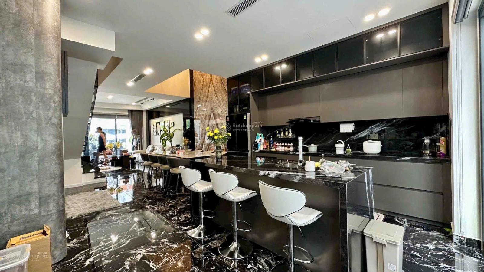 Bán nhà đẹp 3 tầng full nội thất cao cấp gói 8 đang cho thuê dòng tiền 35 triệu/ tháng