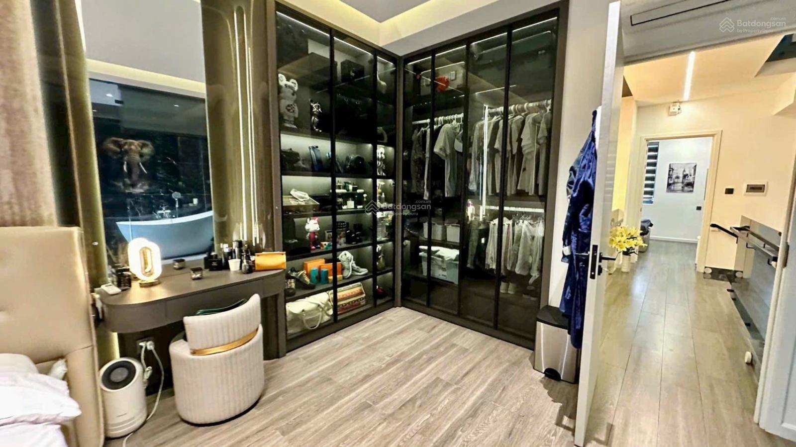 Bán nhà đẹp 3 tầng full nội thất cao cấp gói 8 đang cho thuê dòng tiền 35 triệu/ tháng