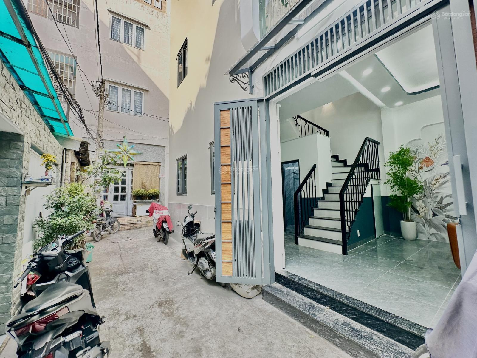 Nhà bán 3 Tầng + ST xây mới 100%-4,5 x 10,5-47m2-4 Pn,3Wc-NT cao cấp hẻm 157 Dương Bá Trac P1Q8 cũ