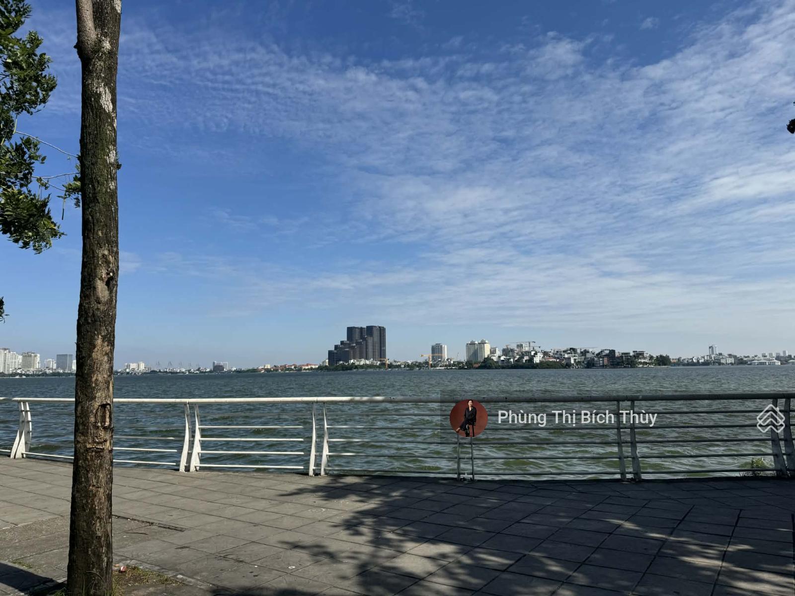 Bán mảnh đất đẹp gần ngã ba Xuân Diệu- Từ Hoa- view hồ- 1012m2- Mt: 12m- 312 tỷ