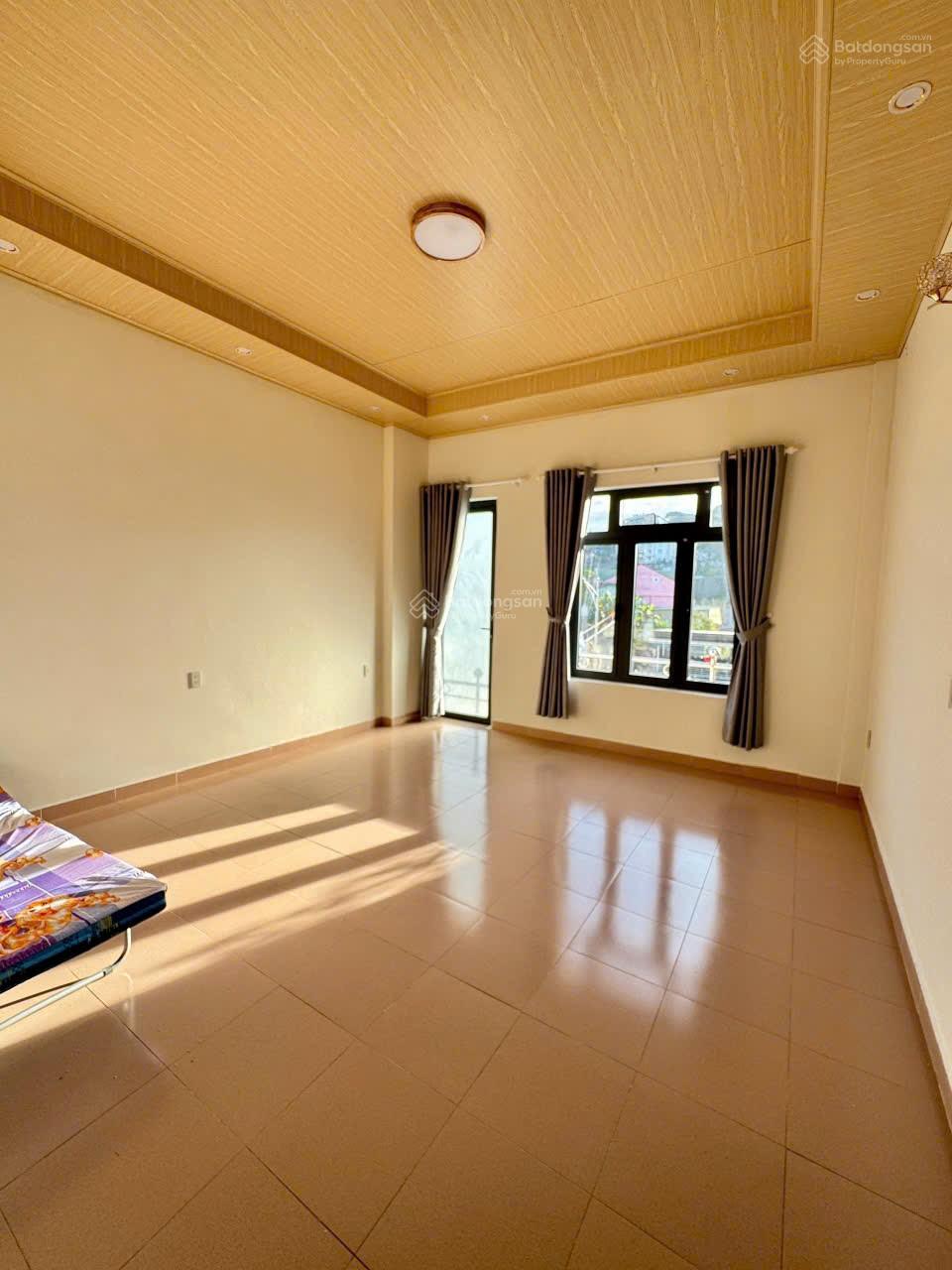 Cho thuê nhà nguyên căn 2 mặt tiền . Phường 3 - Đà Lạt . Uyên 0948 676 *** Cho thuê nhà nguyên căn 2 mặt tiền . Phường 3 - Đà Lạt . Uyên 0948 676 ***