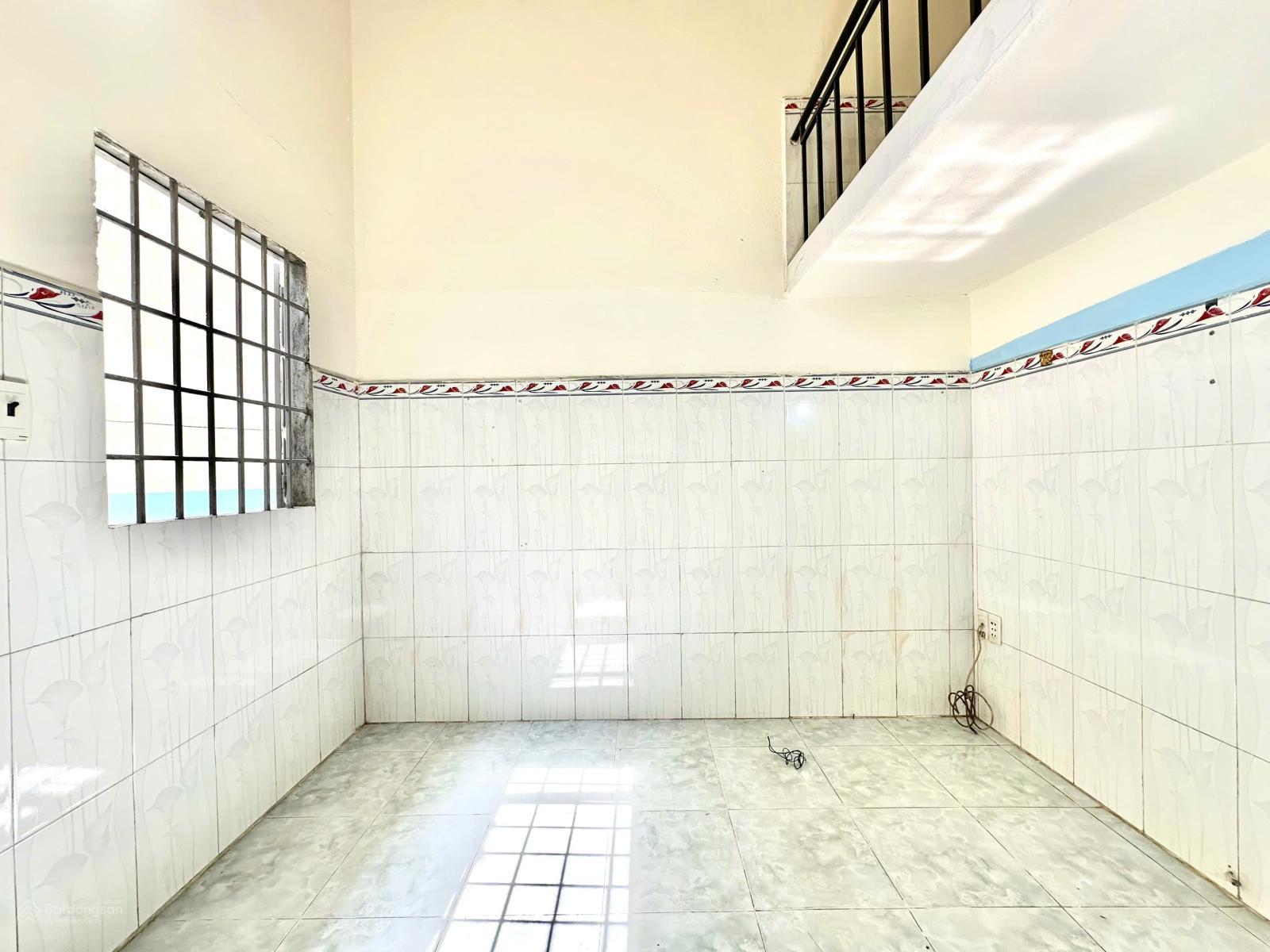 CHO THUÊ PHÒNG TRỌ GÁC CAO, CỰC THOÁNG ĐƯỜNG NGUYỄN TRÃI (DĨ AN ) - KẾ BÊN CHỢ XÓM NGHÈO