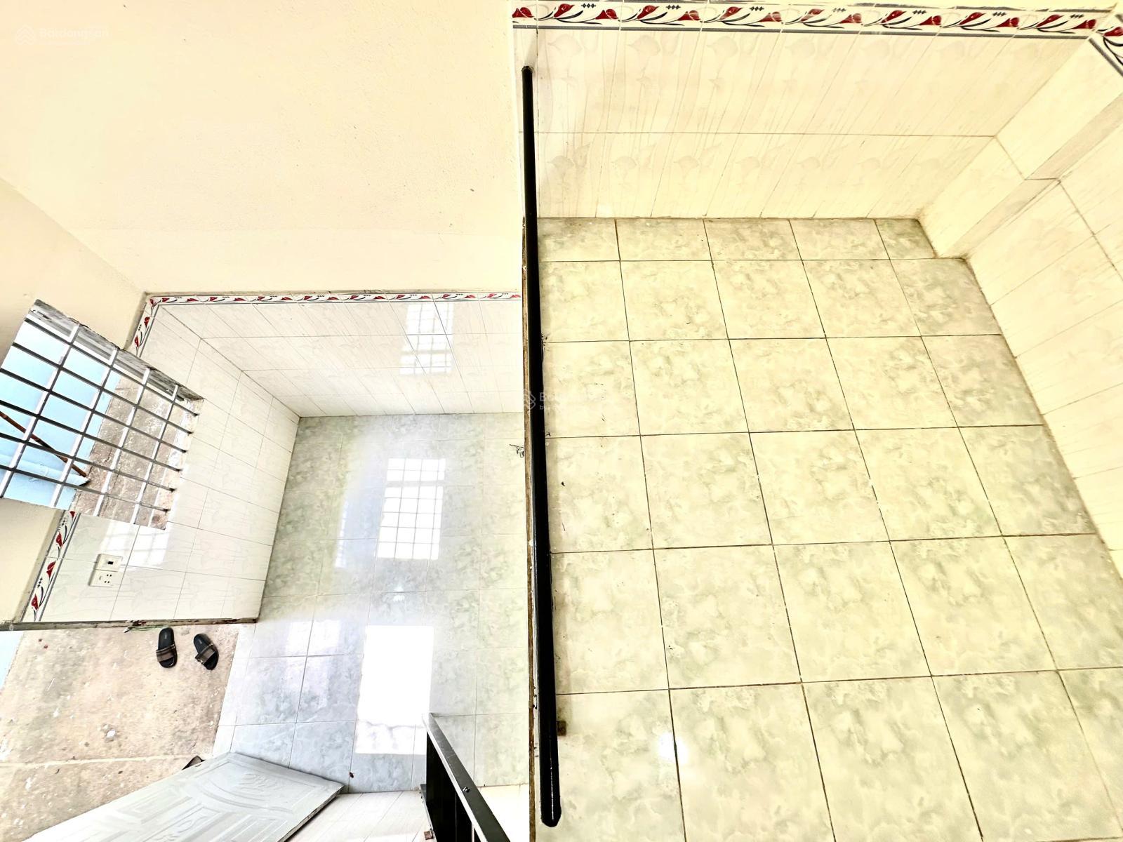 CHO THUÊ PHÒNG TRỌ GÁC CAO, CỰC THOÁNG ĐƯỜNG NGUYỄN TRÃI (DĨ AN ) - KẾ BÊN CHỢ XÓM NGHÈO