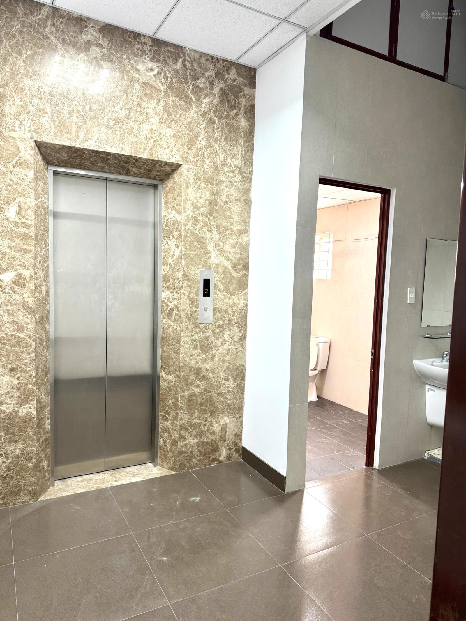 Mặt tiền Hoàng Diệu ngay Nguyễn Văn Trỗi Phú Nhuận 4 tầng thang máy 270m2 ( 9 x 30 ) giá 126 tỷ. Mặt tiền Hoàng Diệu ngay Nguyễn Văn Trỗi Phú Nhuận 4 tầng thang máy 270m2 ( 9 x 30 ) giá 126 tỷ.