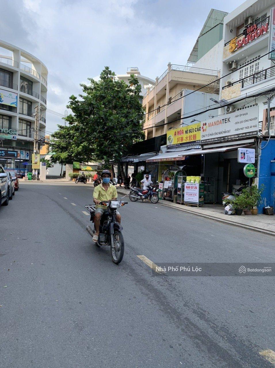 Bán gấp nhà 2MT Nguyễn Chí Thanh, Quận 11 - DT: 4.5m x 19m, 4 tầng lầu, giá chỉ hơn 16 tỷ