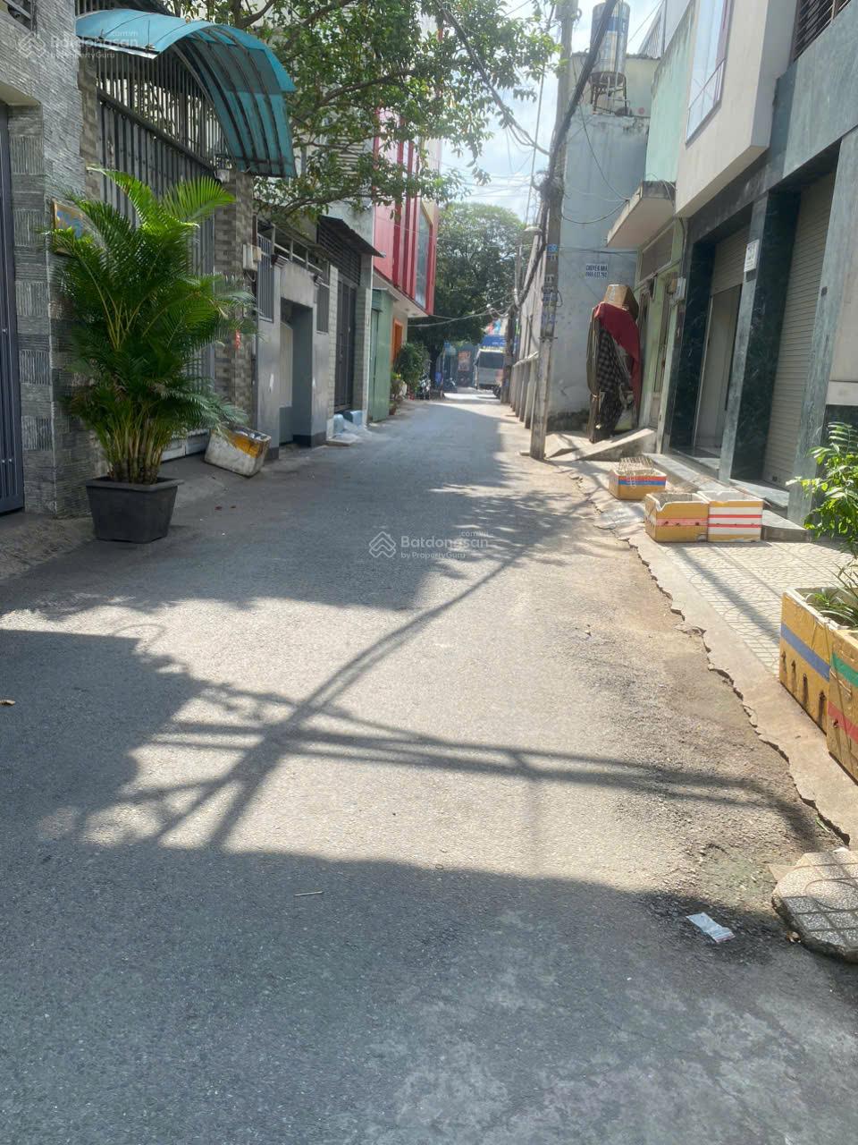 Bán nhà HXH 6m đường Tây Thạnh, DT 4.2mx16m, đúc 1 tấm, khu dân trí, gần mặt tiền chính