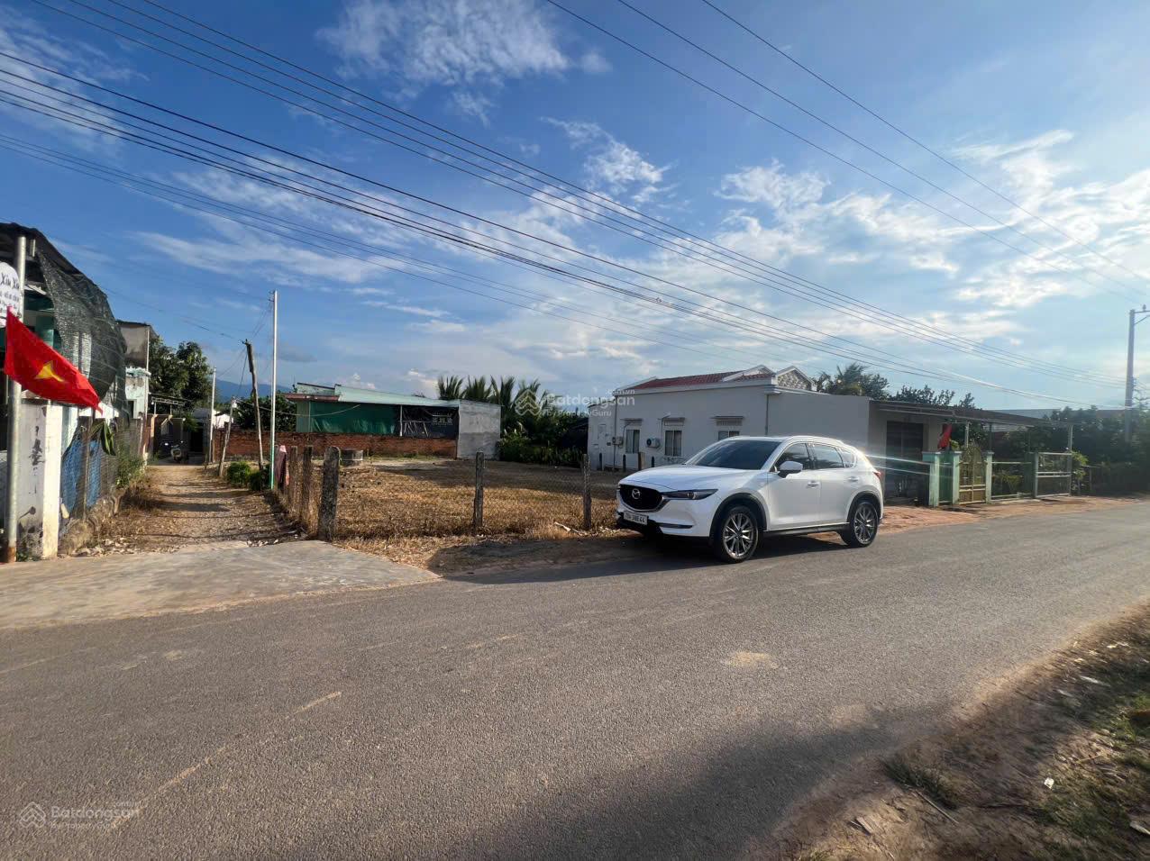 Bán nhanh lô góc 2 mặt tiền trung tâm Diên Khánh, đường nhựa, gần KDL sinh thái, có thể tách 3 lô