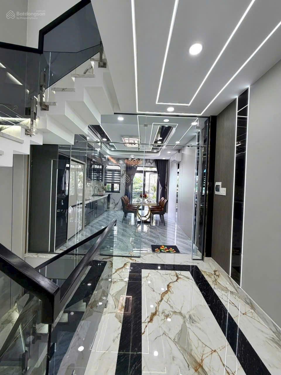 Bán nhà mặt phố ở Thạnh Lộc 16, 8,42 tỷ, 60m2, 4PN, 5WC, 4 tầng, Q12, HCM