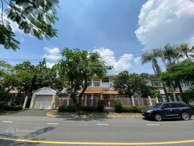 Bán BT Đơn Lập cảnh đồi sát Hồ Bán Nguyệt giá cực tốt 154.5 Tỷ