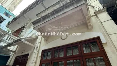 Bán đất tặng nhà phố Cầu Giấy, vị trí độc tôn. 15m ra ôtô tránh, dt145m2 sổ vuông, giá 30 tỷ nhỏ xí