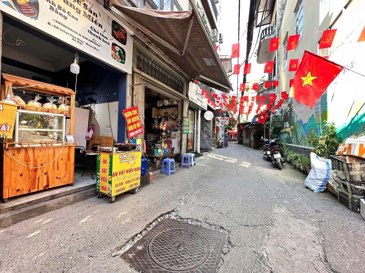 Nhà C4 Ngõ 68 Cầu Giấy 154m2, MT 9m, ngõ rộng 5m, ô tô 16 chỗ vào, 50m ra phố, 2 thoáng, sổ vuông