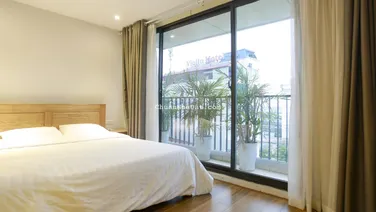 Chung cư đủ đồ tại Cầu Giấy, gần Bigc, 50m2, có ban công, nội thất hiện đại, an ninh, ô tô đỗ cửa