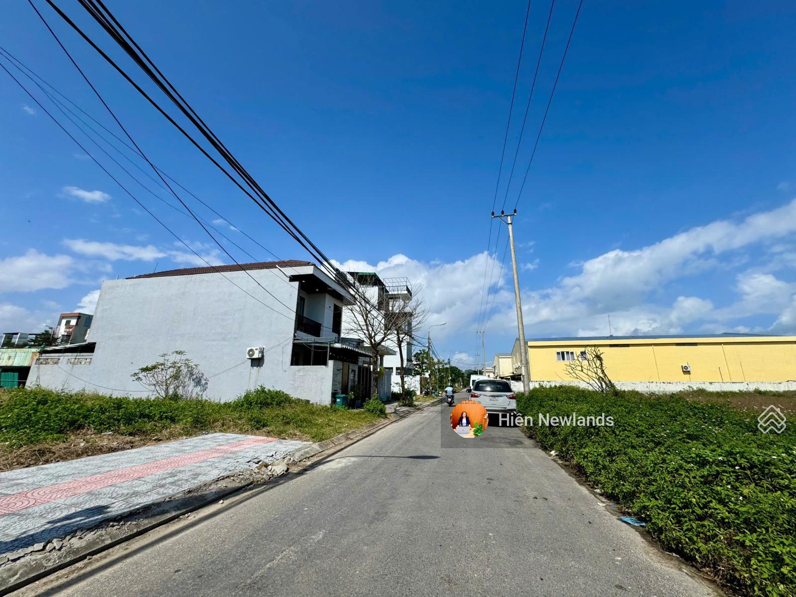 Bán lô đất đẹp 140m2 MT đường Nguyễn Phạm Tuân cách Trường Sa chỉ 100m, sát ngay bãi tắm Tân Trà