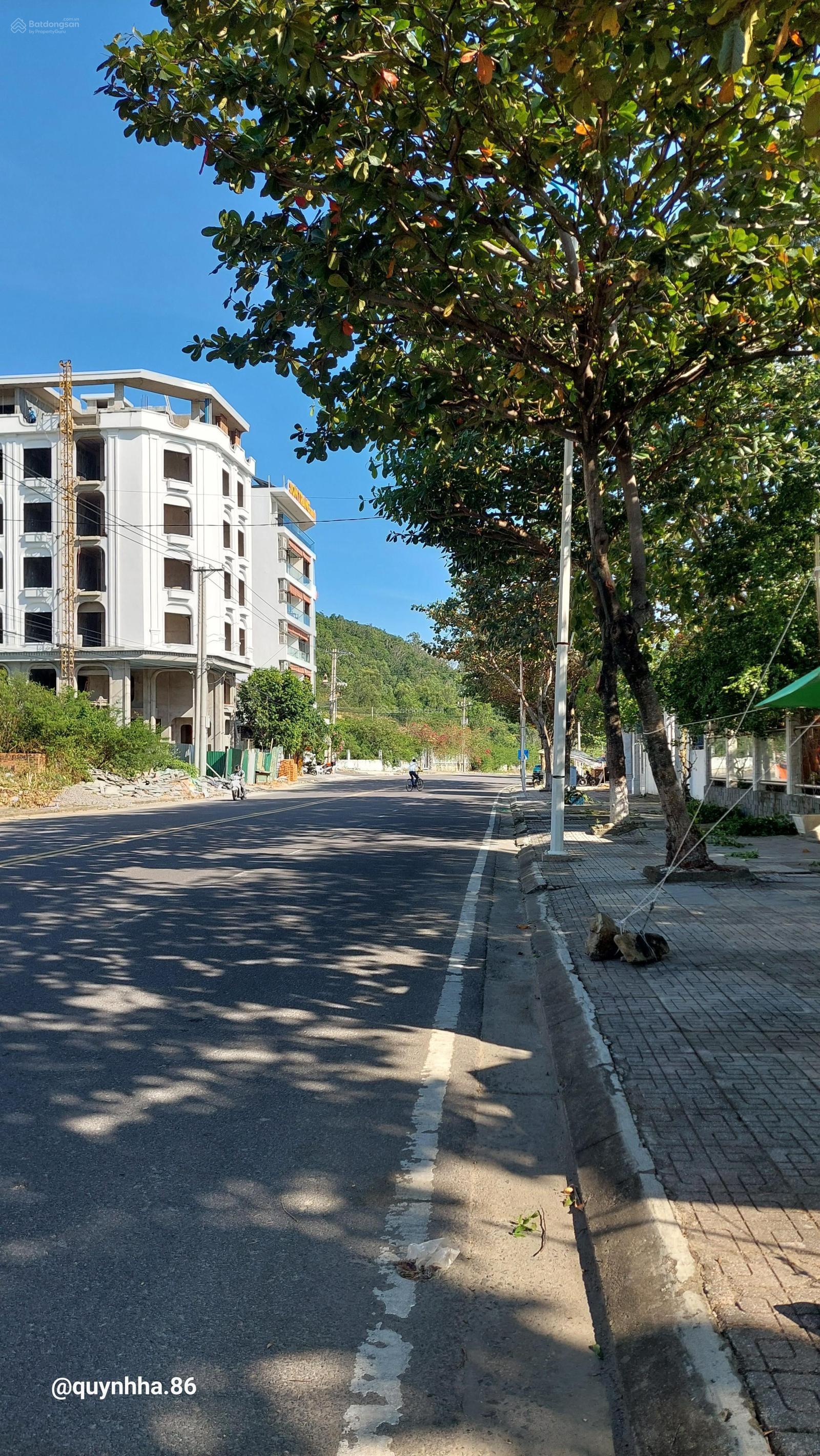 Đất mặt tiền Phạm Văn Đồng, giá 125 tr/m2 thuộc khu TĐC Hòn Xện, Bắc Nha Trang. DT 69 m2 ngang 4.5m