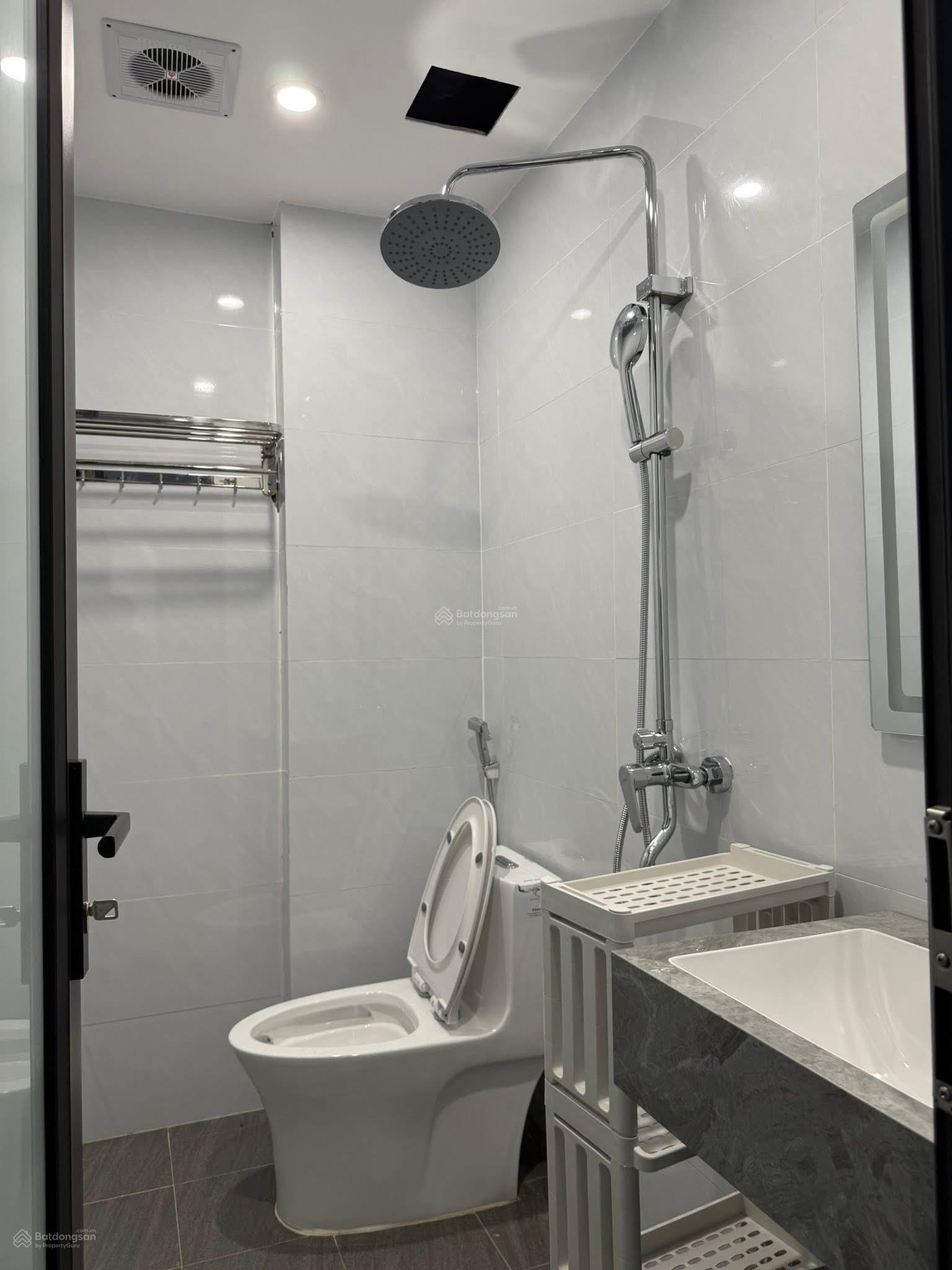 Chính chủ cho thuê phòng ban công, chỉ 5tr/th, nhận xe điện tại Đê La Thành, cách Vin Giảng Võ 100m Chính chủ cho thuê phòng ban công, chỉ 5tr/th, nhận xe điện tại Đê La Thành, cách Vin Giảng Võ 100m