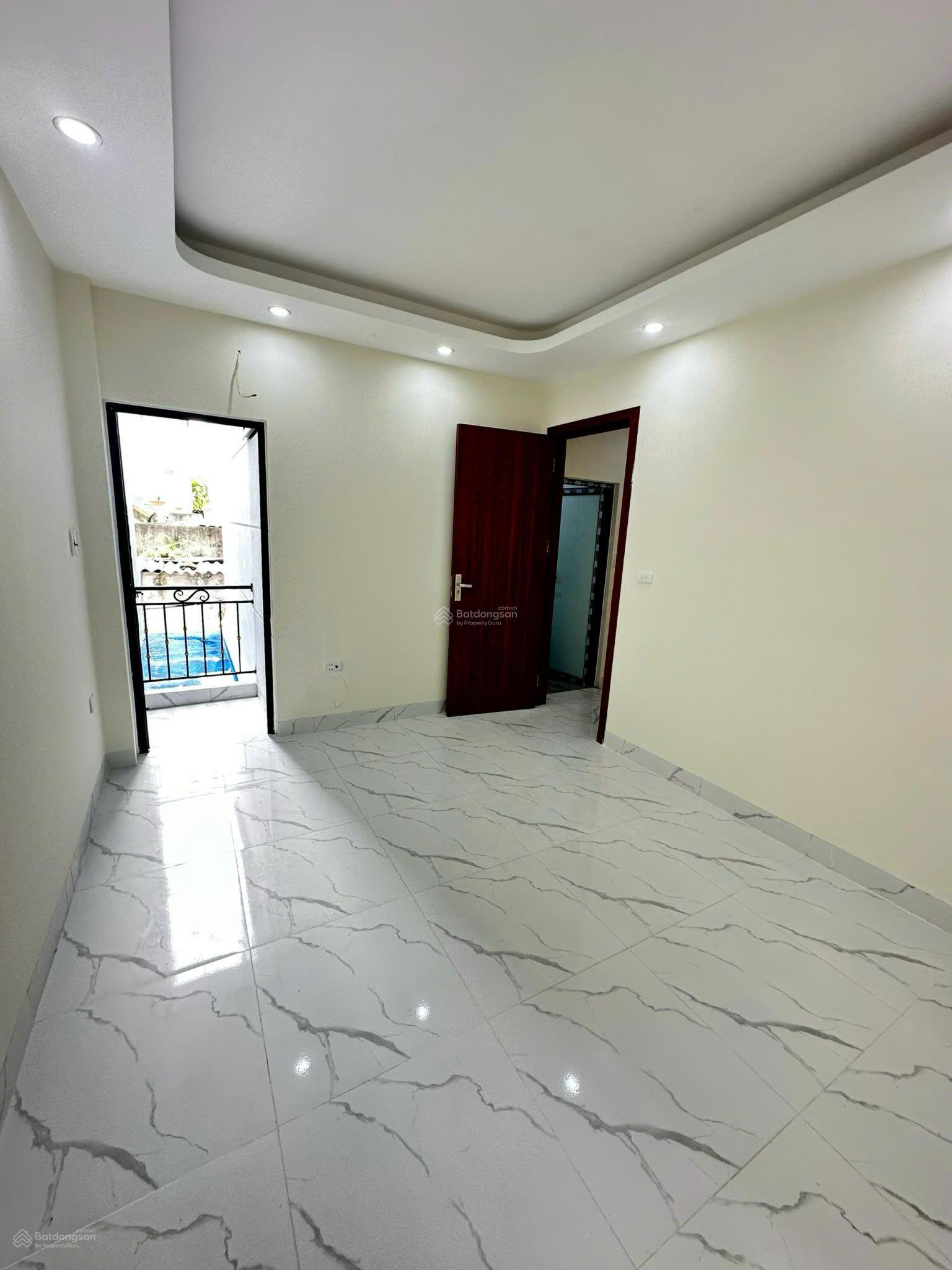 Nhà 3Tx50m2 trước nhà có sân để 4 - 6 xe máy ôtô đỗ gần 500m UBND Đông La chỉ 4,05 tỷ