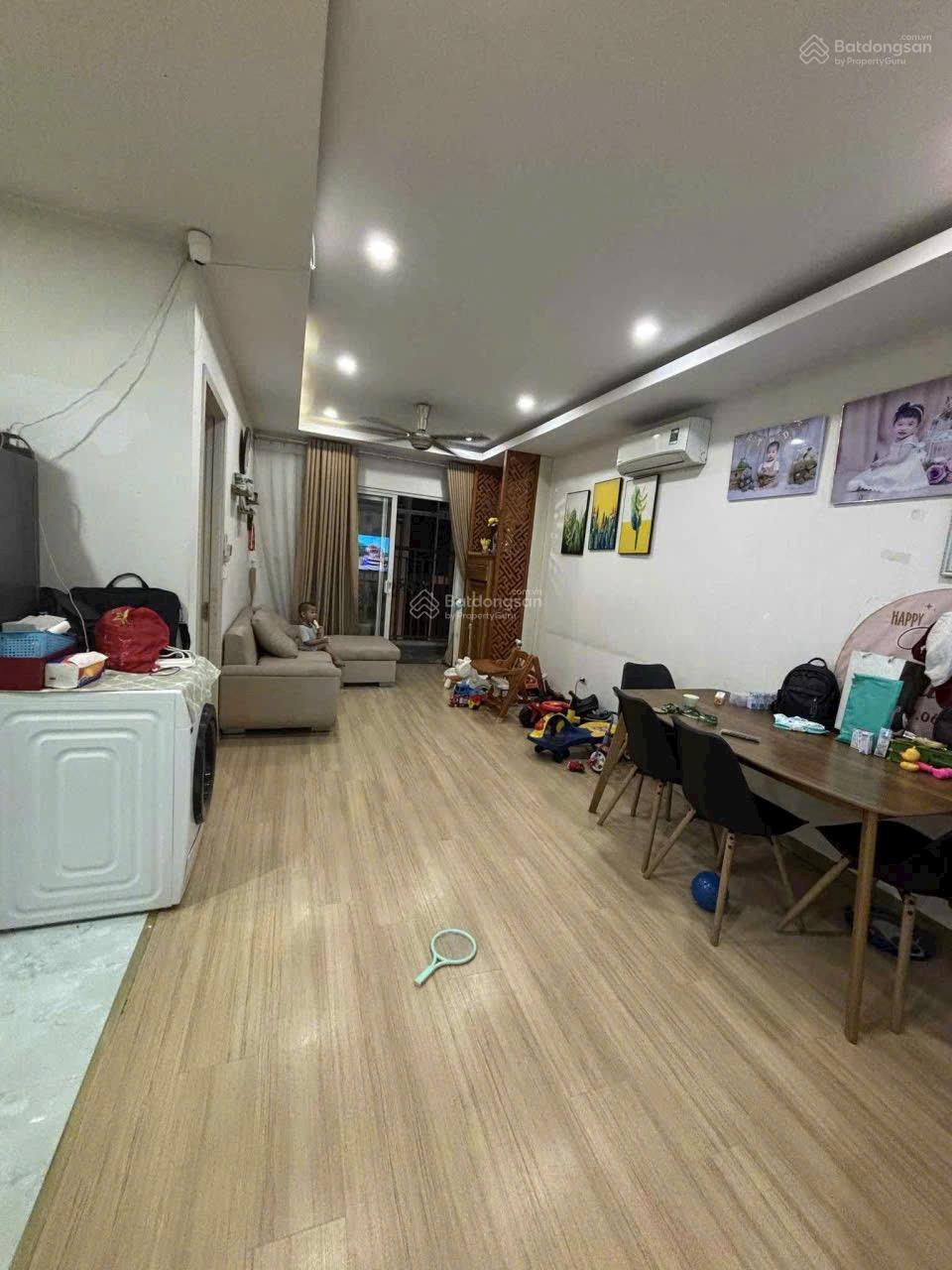 Chính chủ bán căn chung cư Sài Đồng - BC Đông Nam - Tầng trung - Full nội thất. 70m2, 2 ngủ, 2 BC.