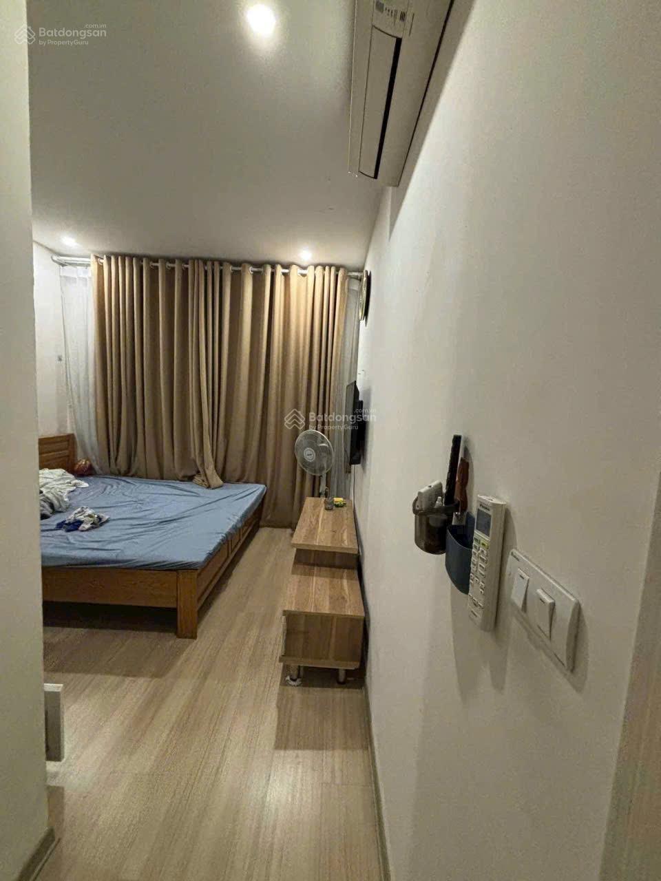 Chính chủ bán căn chung cư Sài Đồng - BC Đông Nam - Tầng trung - Full nội thất. 70m2, 2 ngủ, 2 BC.