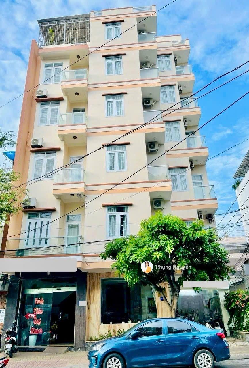 Bán khách sạn mặt tiền đường Lý Nam Đế, Nam Nha Trang. 210m2, 37 phòng, sẵn HĐ thuê 5 năm,100tr/th