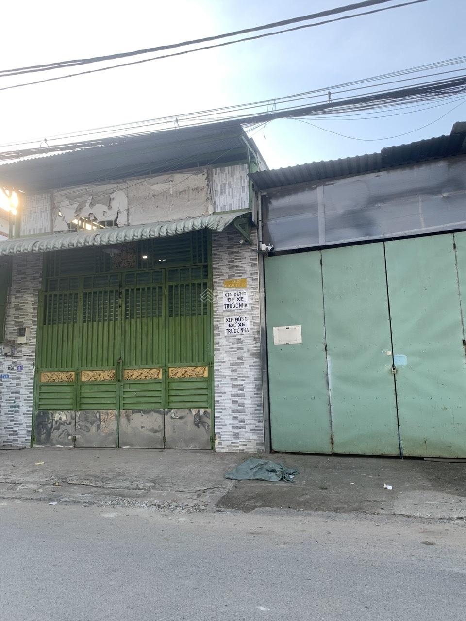 Kho 200m2 mặt tiền Quốc Lộ 13 vào phường Hiệp Bình Phước, giá 15 triệu/tháng Kho 200m2 mặt tiền Quốc Lộ 13 vào phường Hiệp Bình Phước, giá 15 triệu/tháng