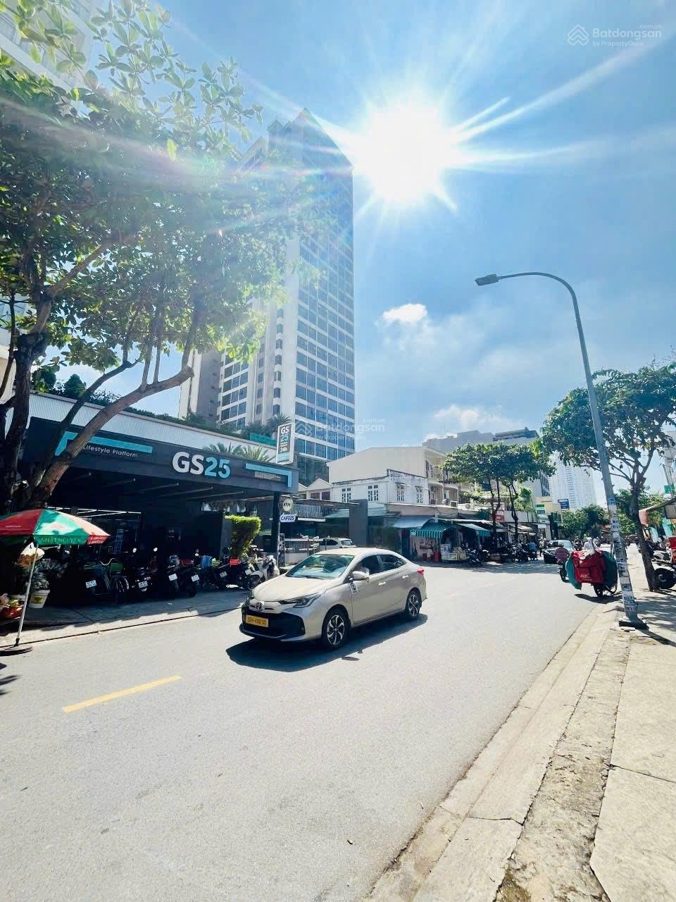 Chính Chủ Bán Giá Rẻ 78 tỷ, NGANG 13m! Nhà góc 2 mặt tiền ngay Xuân Thủy- DT: 13x37m- XD: Hầm 7Tầng