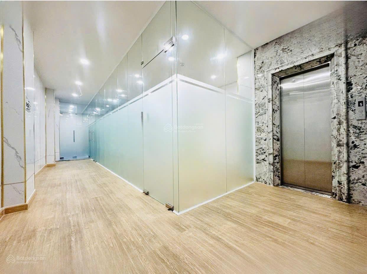 Cho thuê nhà 2A Cao Thắng, Quận 3. Có thang máy, ngang 5m, giá chỉ 40 triệu Cho thuê nhà 2A Cao Thắng, Quận 3. Có thang máy, ngang 5m, giá chỉ 40 triệu